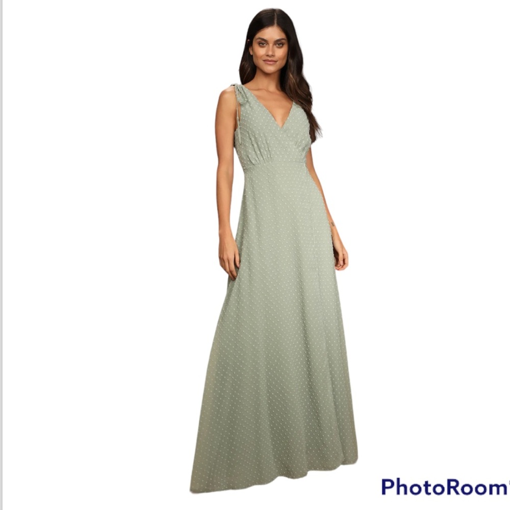 Lulu’s Romantic Possibilities Swiss Dot Maxi Dress in Sage Size Large